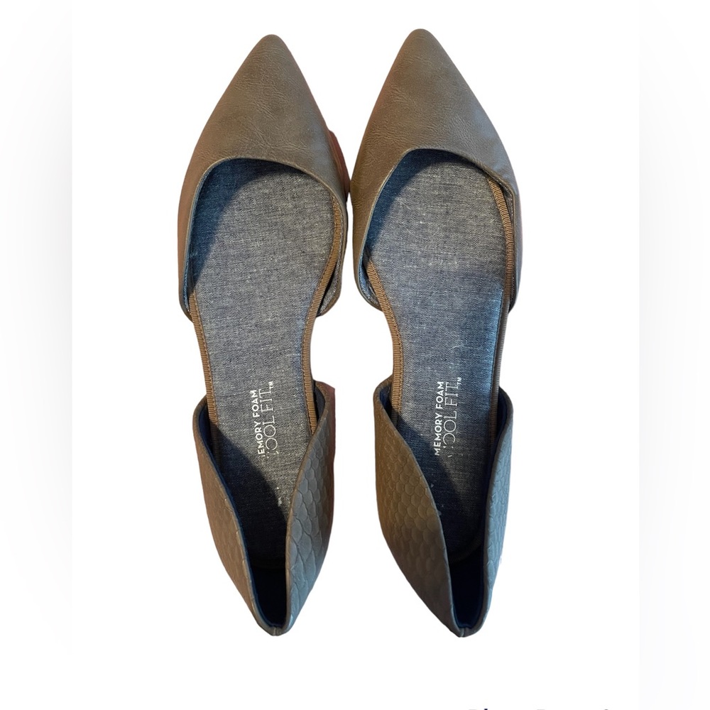 Dr. Scholl’s memory foam pointed toe flats, size 10